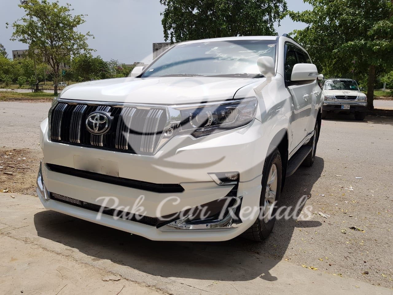 V8 Landcruiser - Luxury rent a car Lahore - TOYOTA V8 LAND-CRUISER